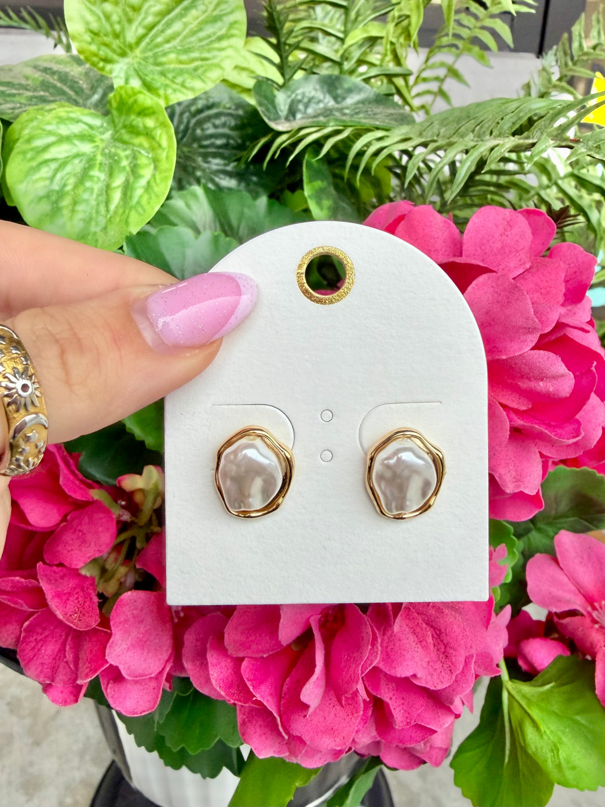Small Pearl Studs
