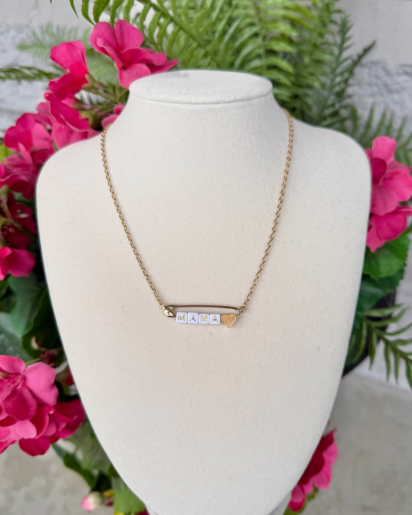 Mama Necklace