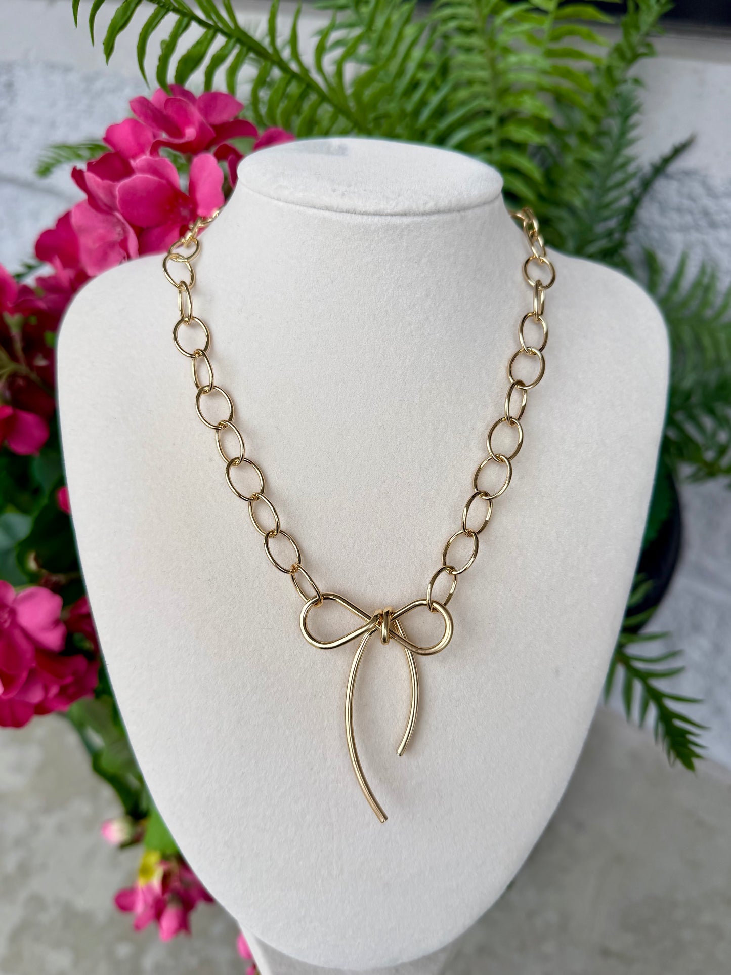 Bow Necklace