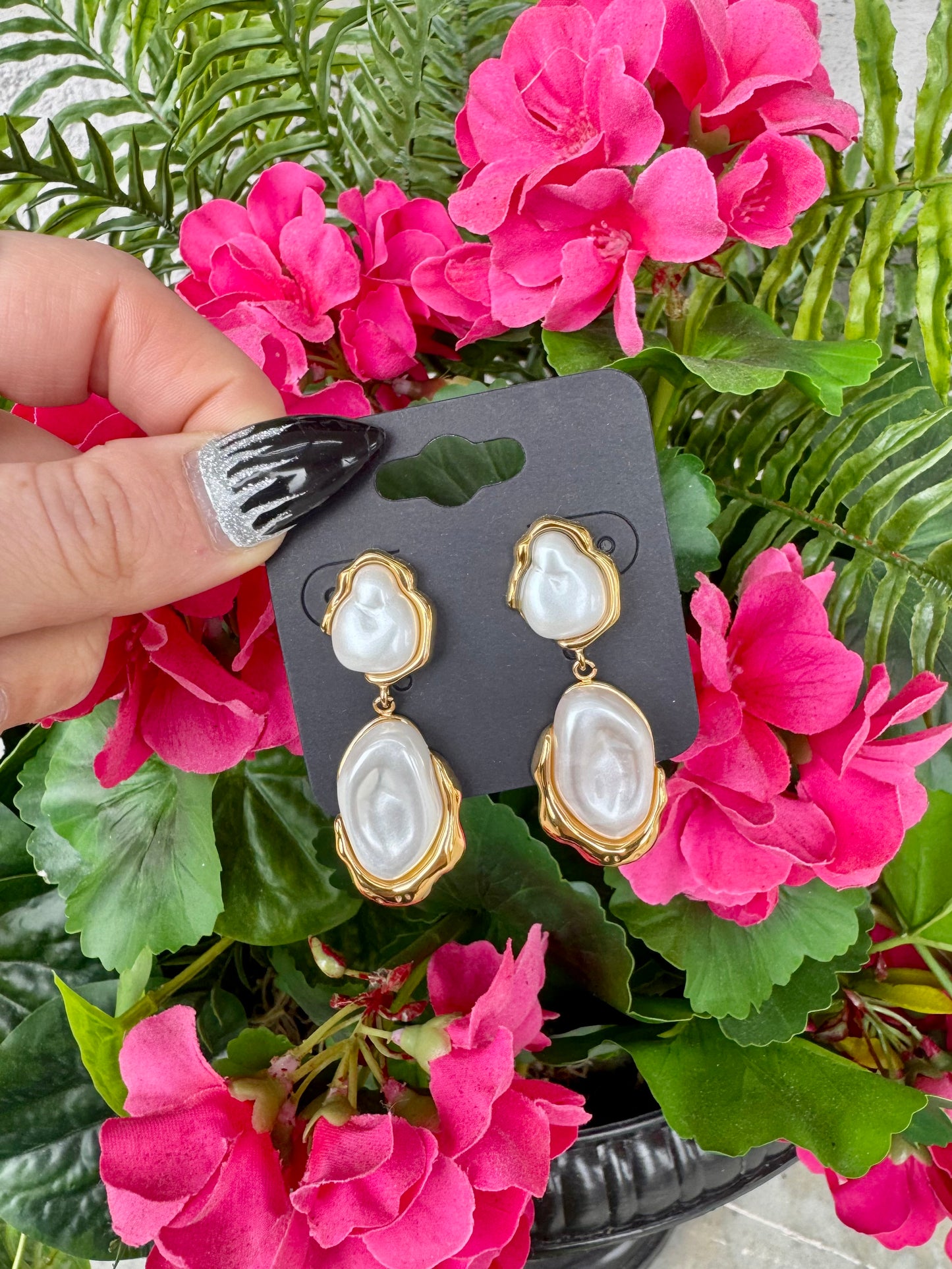 Pretty Pearl Earrings